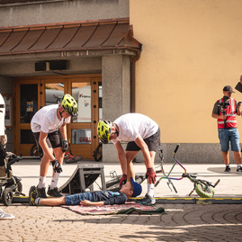 Zväčšiť fotografiu - Hviezdy dorazili do cieľa v púchove - TSK_okolo SR PU_mini-11
